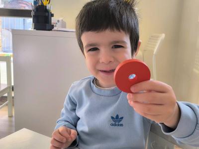 Децата се качиха във влакчето на цифричките и отпътуваха към страната на числата. ЧДГ 