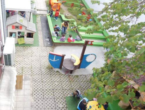Дворът на ЧДГ Аз съм българче - ул.Радко Димитриев 6