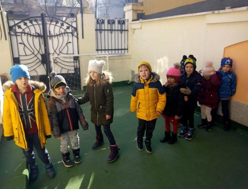 Подвижни игри навън