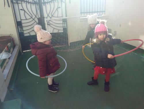 Подвижни игри навън