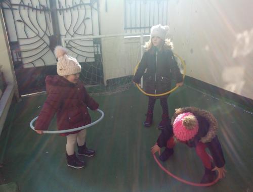 Подвижни игри навън