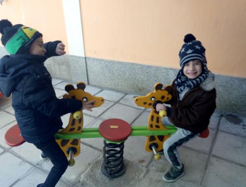 Подвижни игри навън