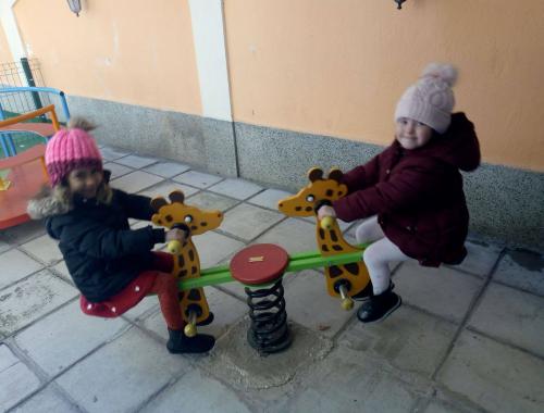 Подвижни игри навън