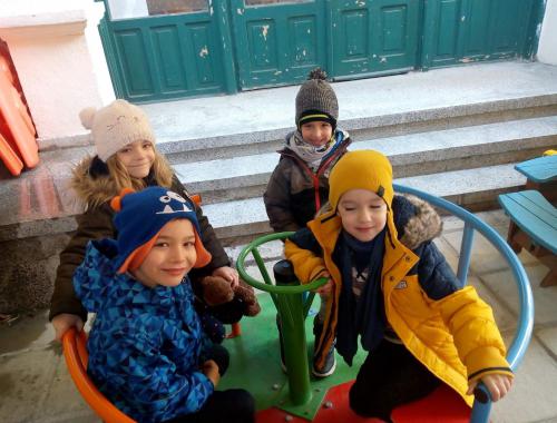 Подвижни игри навън