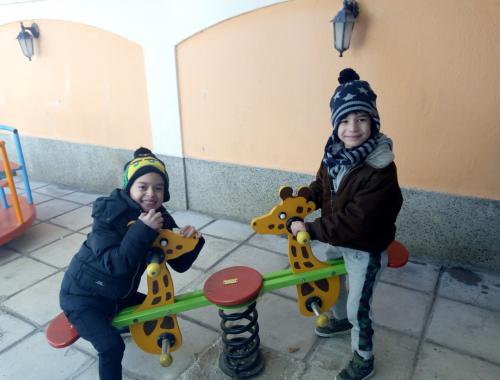 Подвижни игри навън