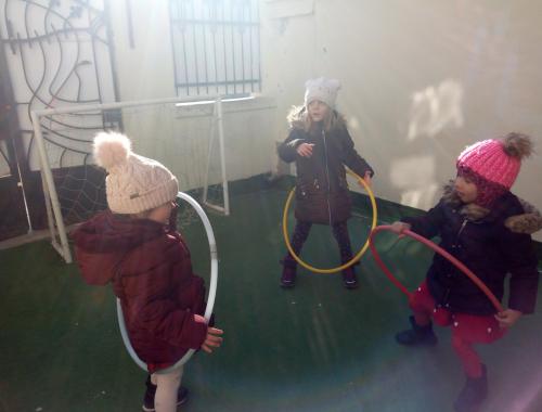 Подвижни игри навън